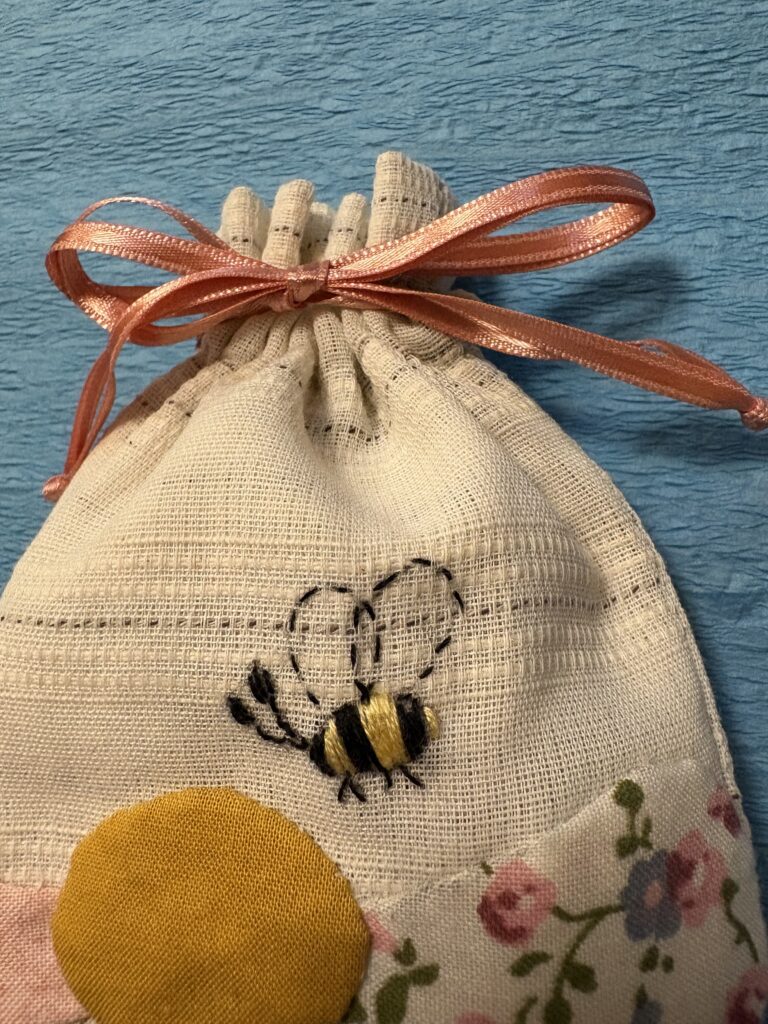 Honey bee pouch -2