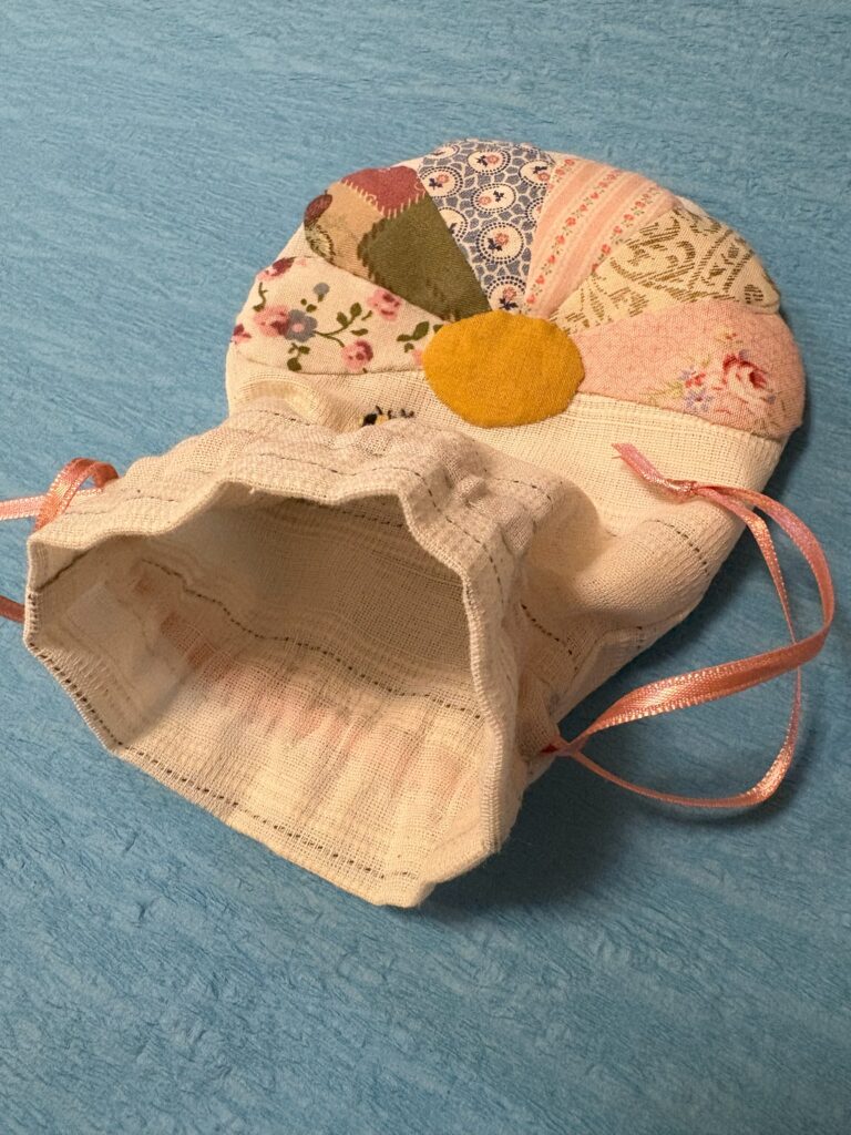 Honey bee pouch -4