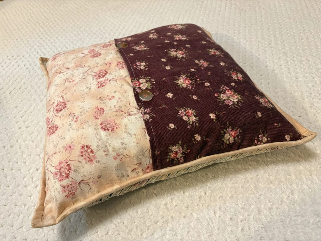 rolled_rose_cushion_3
