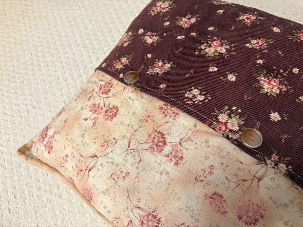 rolled_rose_cushion_4
