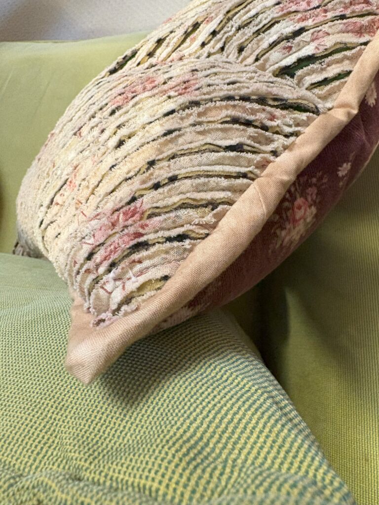 rolled_rose_cushion_5