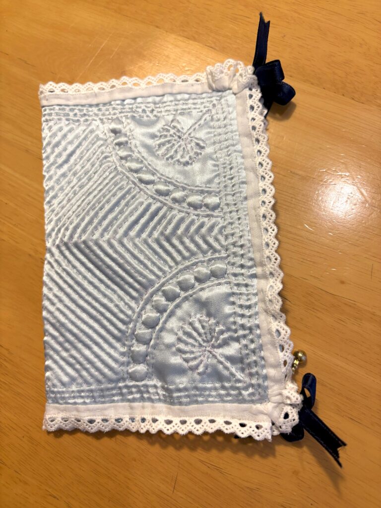 trapunto pouch 02