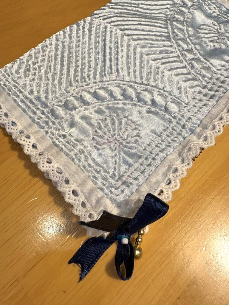 trapunto pouch 03