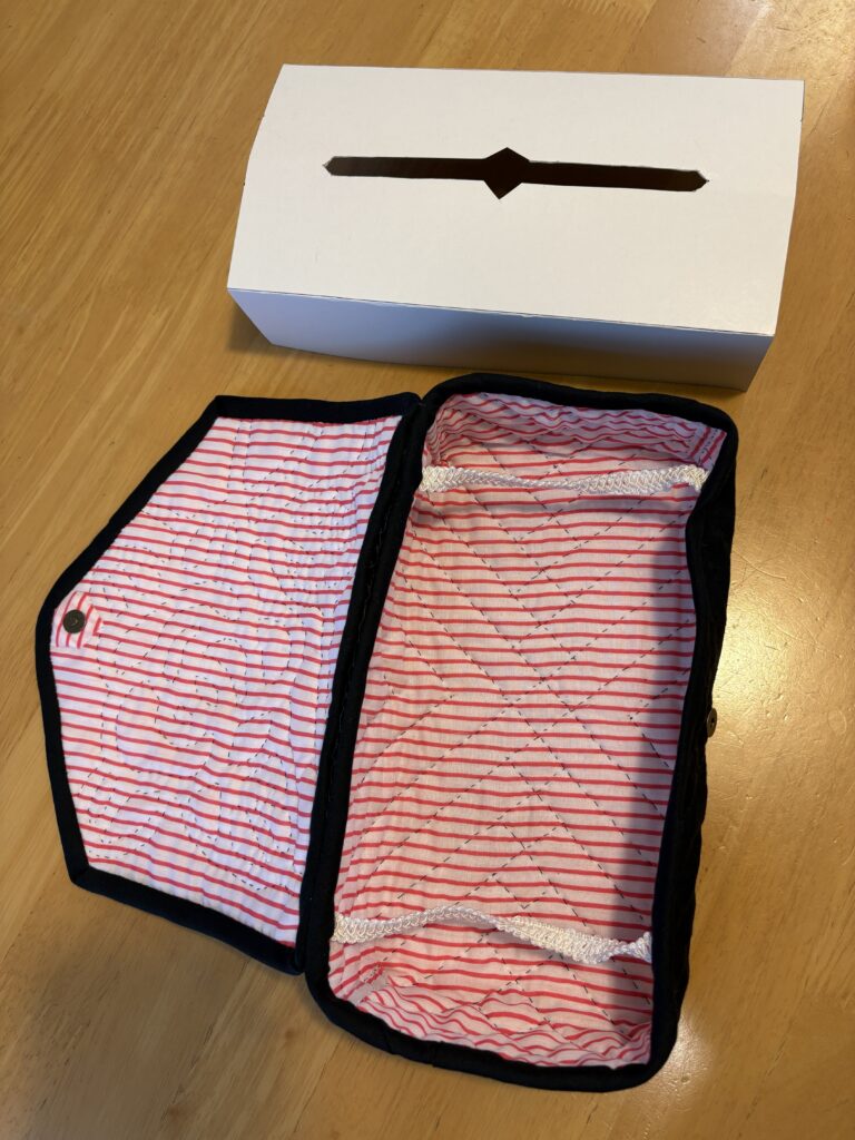 ティッシュケース内側のストライプ柄